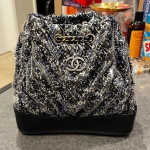 🔥🔥🔥
100% Authentic CHANEL
Tweed PVC Quilted Gabrielle Backpack Navy Black